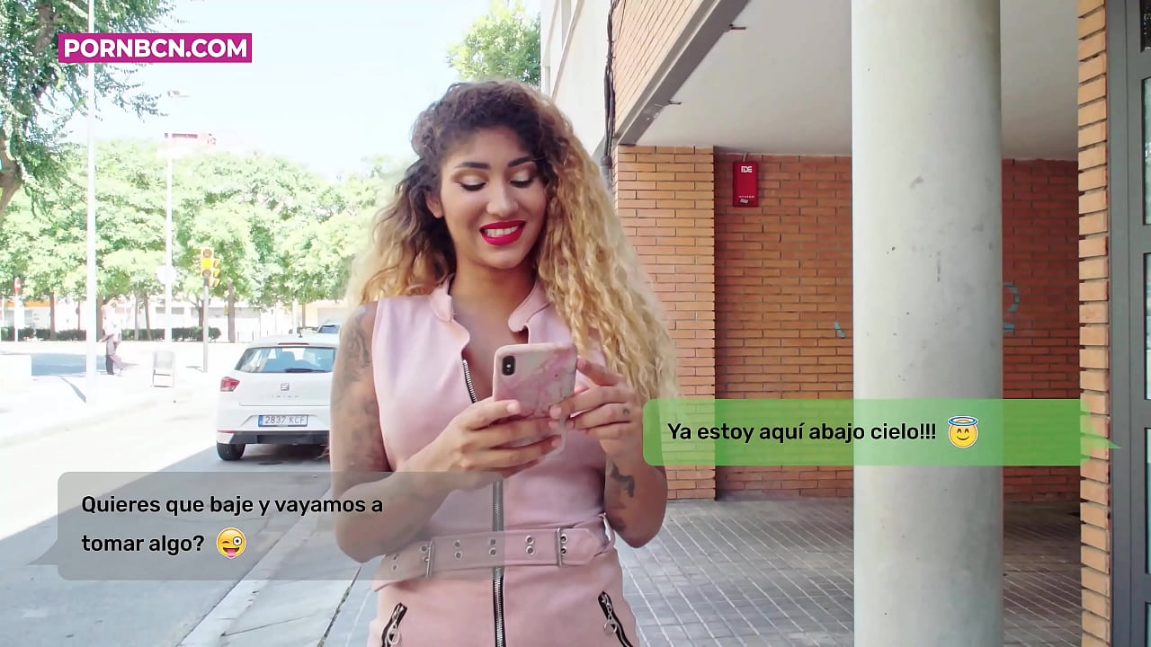 丈夫工作時，不忠的妻子要狠狠操她的年輕情人。有山雀和大屁股的拉丁裔。金星阿芙羅狄蒂。